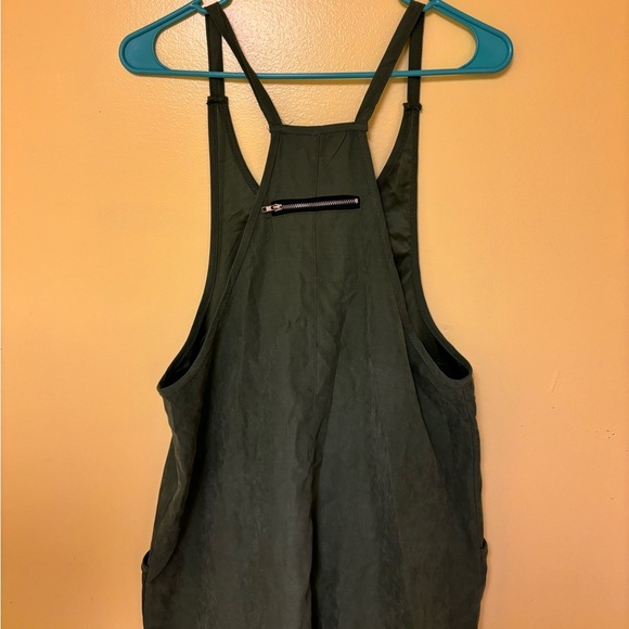 Jump Suit! 🎉 - Picture 2 of 6